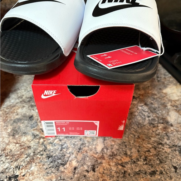 Nike Black and White Slide Sandals benassi Jdi Men’s sz 10 11 - Picture 5 of 5